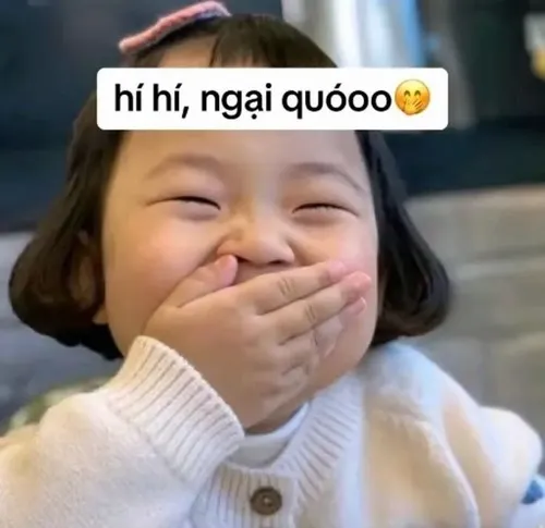 Meme em bé e thẹn tạo tiếng cười giữa khoảnh khắc bối rối