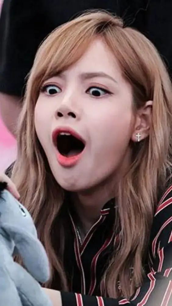 Sốc nhẹ, ngỡ ngàng, bật ngửa – combo meme không thể thiếu.