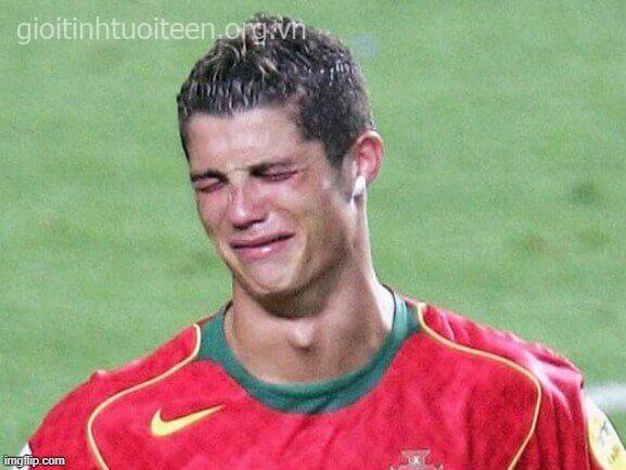 Ronaldo khóc trong sự đau lòng