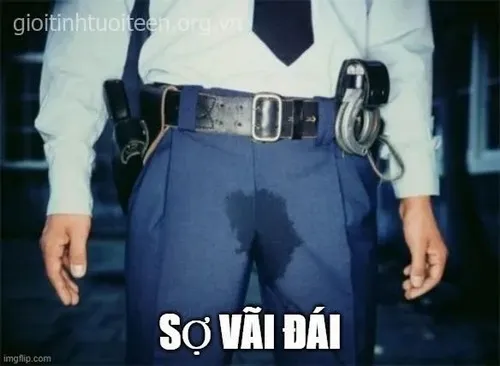 Hình meme hài biểu cảm sợ hãi thót tim nhẹ