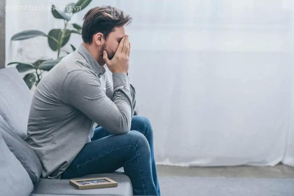 Con trai thường làm gì khi nhớ người yêu? Có thể bạn không ngờ đến