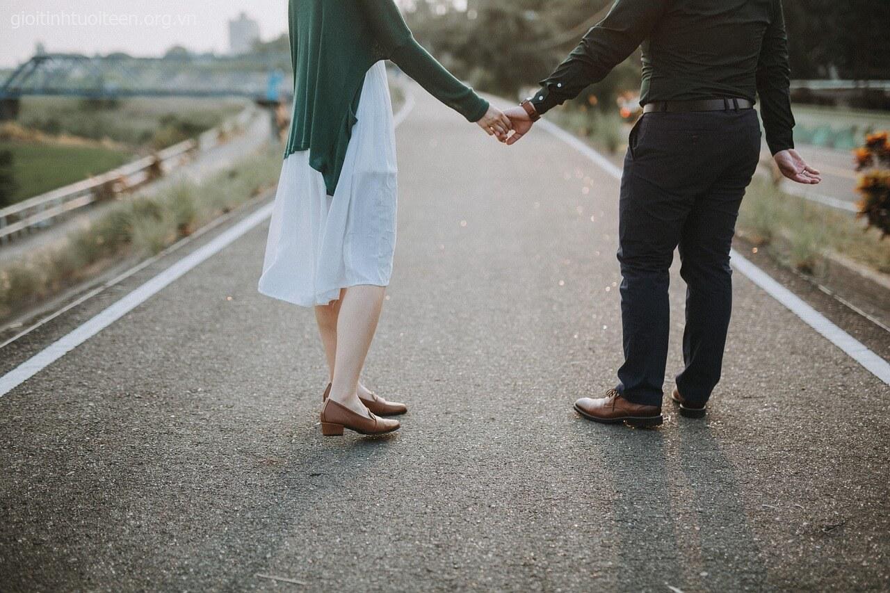 Làm sao để biết con trai thích mình? 10 dấu hiệu rõ ràng hơn cả lời nói Làm sao để biết con trai thích mình? 10 dấu hiệu rõ ràng hơn cả lời nói