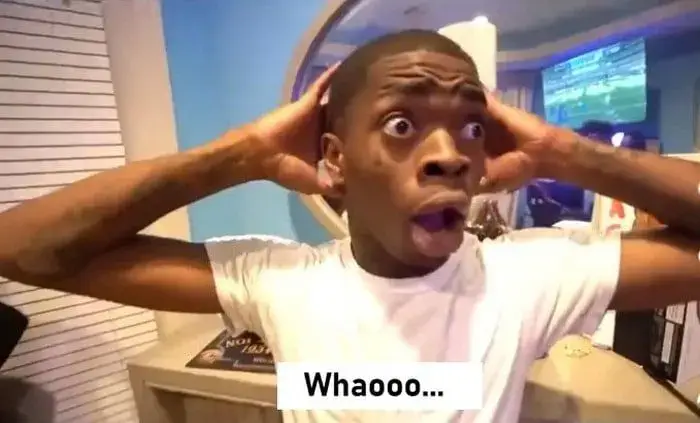 Cái nhìn sửng sốt của anh da đen khiến dân mạng thích thú.