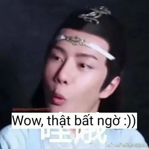 Hình troll mèo trắng Aston trầm trồ dù chỉ một cú rơi thông tin nhỏ