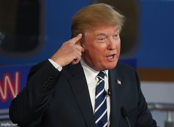 Ông Donal Trump chỉ tay vào đầu