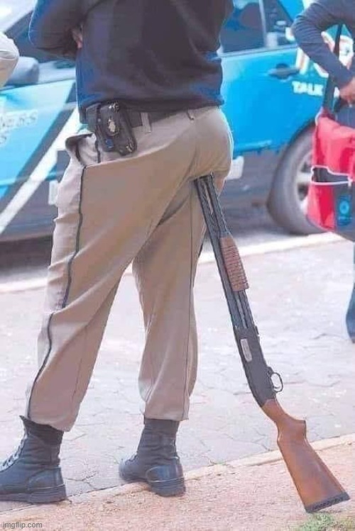 Ảnh meme công an nghiêm túc nhưng bị troll siêu hài và lầy lội