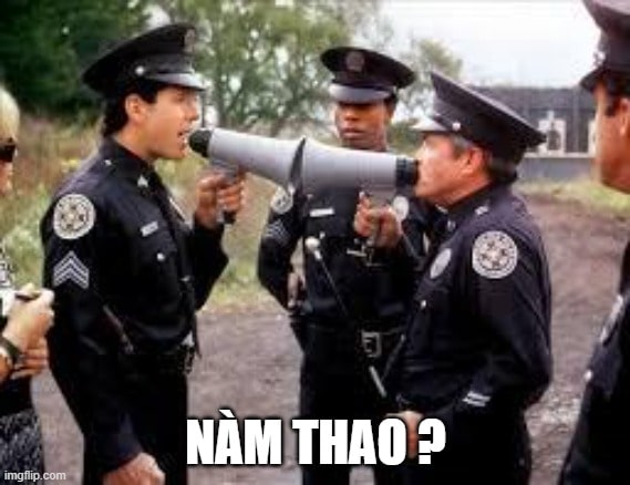 Biểu cảm công an đang nghiêm túc nhưng caption troll siêu hài hước