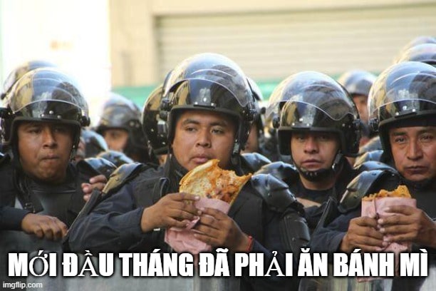 Hình ảnh công an cầm bộ đàm mà nội dung thì siêu nhây