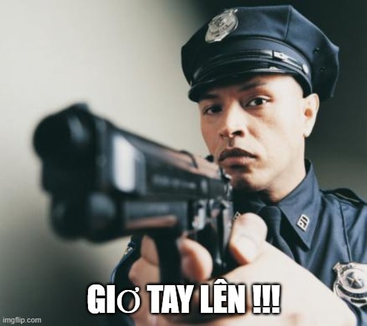 Công an meme đang gõ cửa, caption siêu troll khiến dân tình xôn xao