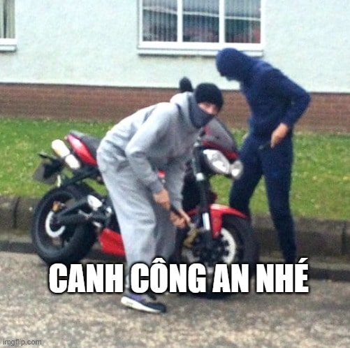 Hình công an đứng nghiêm mà bị gán meme siêu mặn, cười rớt nước mắt