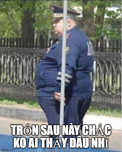 Meme công an ngồi viết biên bản mà biểu cảm cực kỳ troll hài