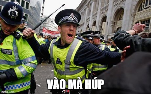 Hình công an đứng đường bị photoshop siêu hài, đúng chất meme