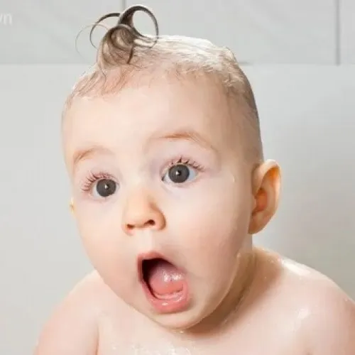 Hình troll chân mày nâng cao trầm trồ trước cú twist xoay chuyển