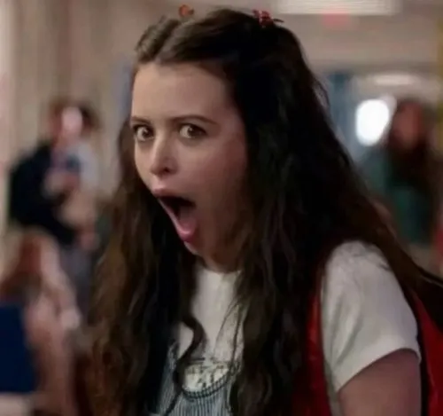 Ảnh meme vui nét mặt đóng băng bất tin trước cú đảo chiều hài hước