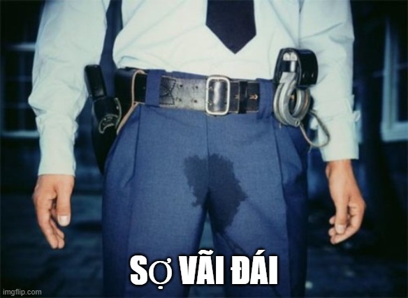 Anh cảnh sát sợ đái ra quần
