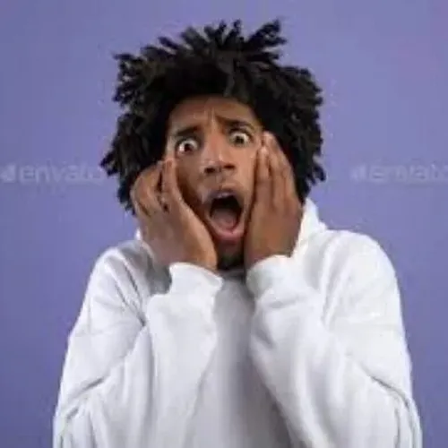 Khoảnh khắc biểu cảm rùng mình co rúm không kiểm soát