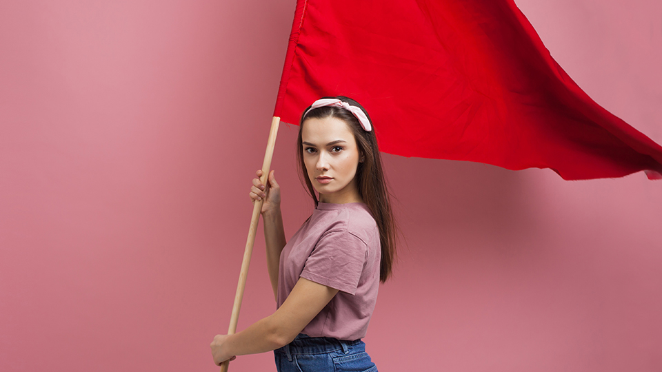 Red flag là gì? Cảnh báo sớm trong các mối quan hệ yêu đương tuổi teen