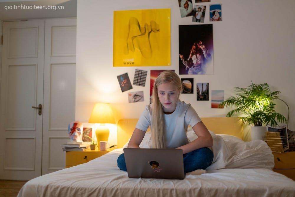 Silent treatment là gì? Khi im lặng trở thành “vũ khí tâm lý” trong tình yêu Silent treatment là gì? Khi im lặng trở thành “vũ khí tâm lý” trong tình yêu