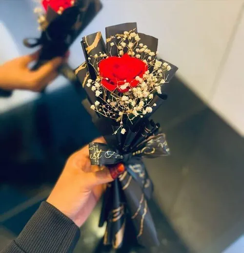 Meme bó hoa nhỏ với lớp lá xanh mướt.