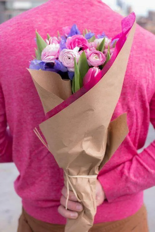 Meme bó hoa hồng phấn nhấn sắc đẹp trang nhã.