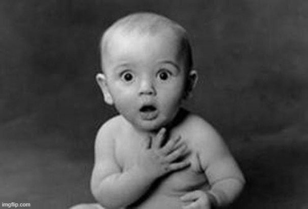 Những cú úp sọt trong meme khiến em bé cũng giật mình