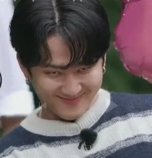 Ảnh troll biểu cảm cười mỉm hiểm trong meme troll mặt hiểm