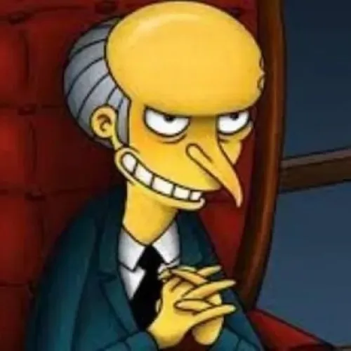 Ảnh hài khoé môi cong cười ma mãnh khiến người xem bật cười