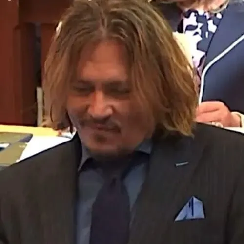 Ảnh chế khoảnh khắc cười mỉm hiểm mang cảm giác đắc ý rõ rệt