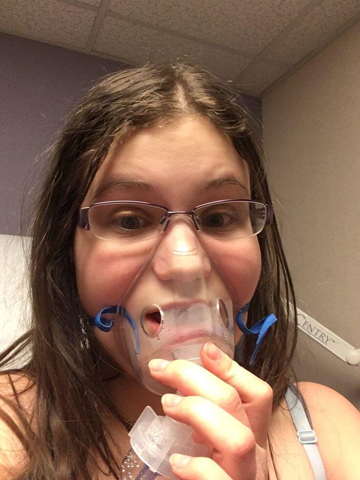 Meme bay màu cần cấp cứu khi bạn thân phản bội