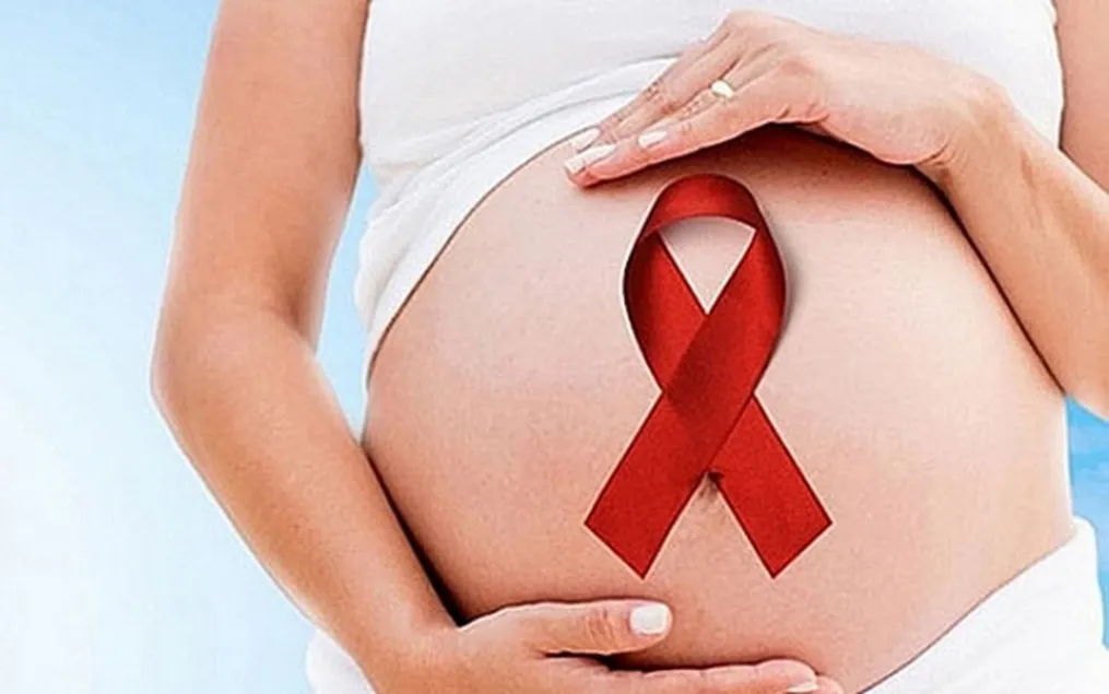 HIV lây truyền từ mẹ sang con như thế nào?