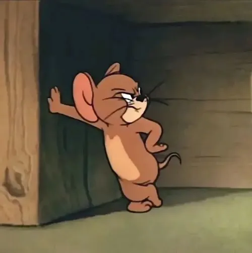 Ảnh vui thân chuột nhỏ của Jerry nổi bật giữa sàn gỗ quen thuộc