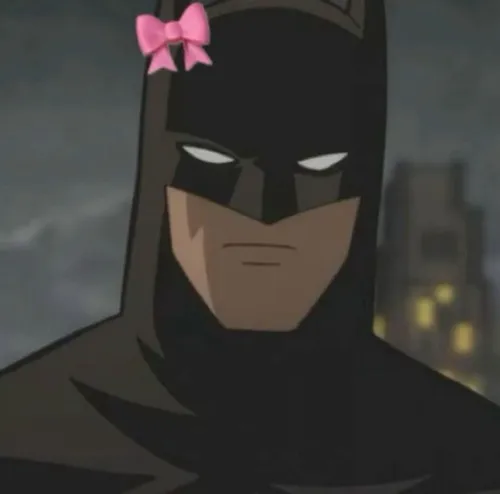 Ảnh chế Bruce Wayne chỉnh áo giáp đen cùng khí chất cô độc