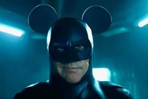 Meme Batman căng tư thế canh gác đầy lạnh lùng