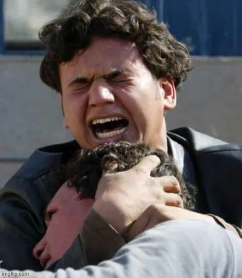 Hình meme hài xúc động nghẹn lòng giữa giọt nước mắt