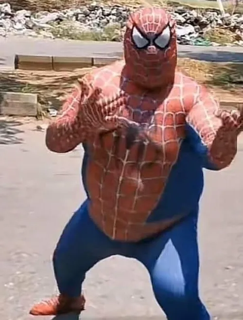 Tính cách lắm lời của kỵ sĩ thành phố trở thành nguồn cảm hứng chế ảnh lan rộng