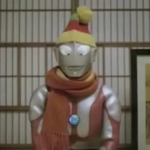 Vẻ vô cảm của Siêu Nhân Điện Quang hóa thành chất liệu châm biếm cực mạnh