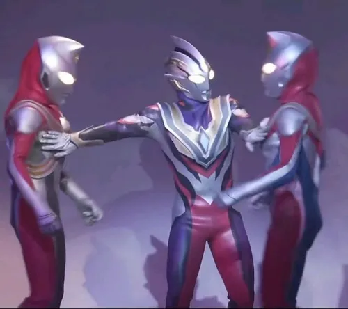 Hình meme hài Ultraman với năng lượng đang dần cạn trên Color Timer