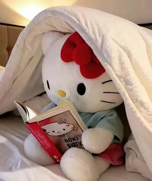 Ảnh đại diện cá nhân mèo hồng pastel có blank-face nhẹ trong ánh sáng dịu