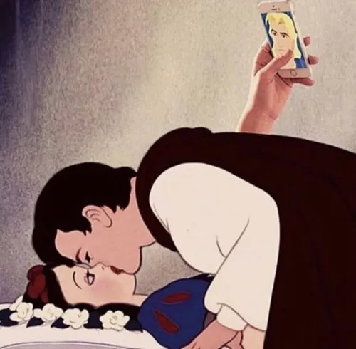 Meme chế công nương hoạt hình bước vào cảnh phim tạo tương phản