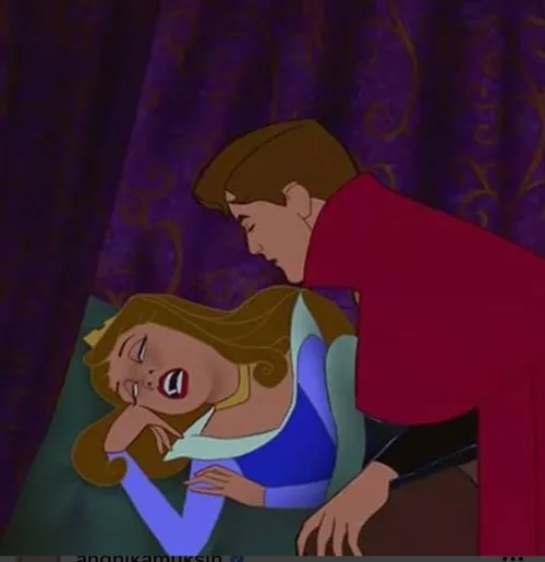 Khoảnh khắc nhân vật cổ tích bật phản ứng dí dỏm đầy vui