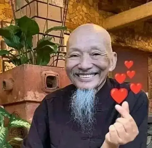 Khoảnh khắc thầy ông nội cười ngặt khuếch đại không khí giải trí bất ngờ