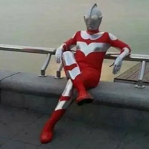 Sự trang nghiêm của chiến binh ánh sáng bị biến tấu thành câu chuyện khôi hài