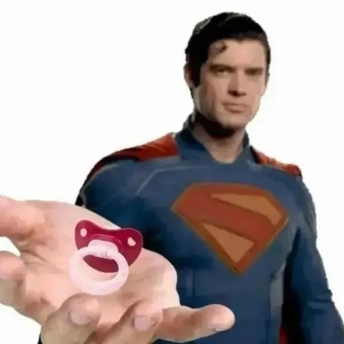 Ảnh troll Người đàn ông thép lướt siêu tốc tránh hỗn loạn