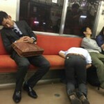 Ảnh ngủ gục trên tàu điện Ảnh ngủ gục trên tàu điện