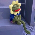 Ếch xanh ngồi nhìn xa xăm chán nản Ếch xanh ngồi nhìn xa xăm chán nản